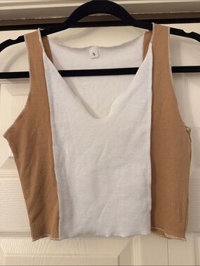 Women’s Two-Tone V-Neck Ribbed Tank Top - White & Tan